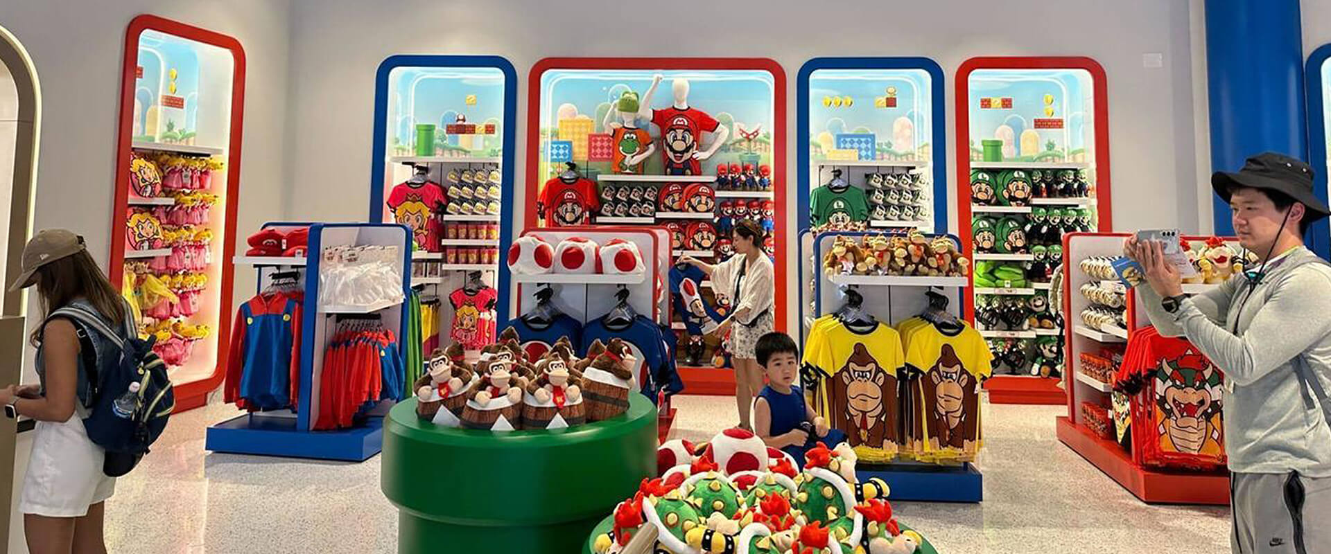 https://universalproductsexperiences.com/storage/news-universal-studios-store-expansion-now-open-desktop-6841f34c402bf.jpg