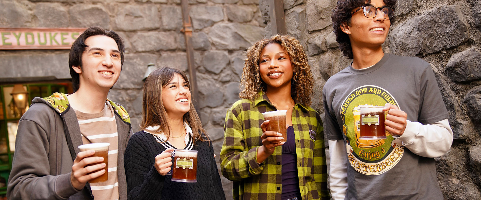 https://universalproductsexperiences.com/storage/news-ush-butterbeer-season-desktop-68150b2005e9c.jpg